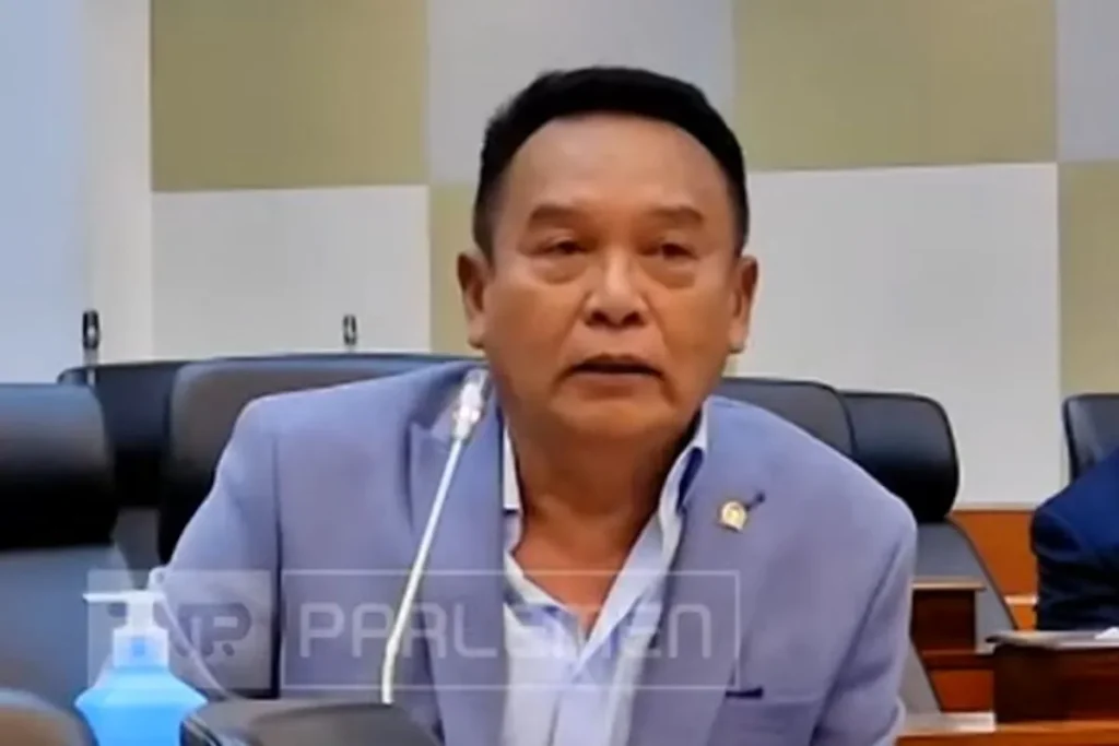 Anggota Komisi I DPR RI TB Hasanuddin dalam Rapat Dengar Pendapat Umum (RDPU) di kompleks parlemen, Senayan, Jakarta, Senin. (PORTAL BERITA HARI INI)